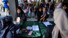 Menakar Bansos Bentuk Tunai