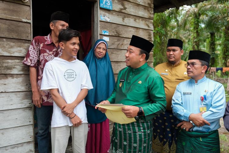 Program BeTUNAS merupakan salah satu upaya Pemkab Siak mengentaskan kemiskinan serta menyiapkan generasi muda menyongsong Indonesia Emas 2045.


