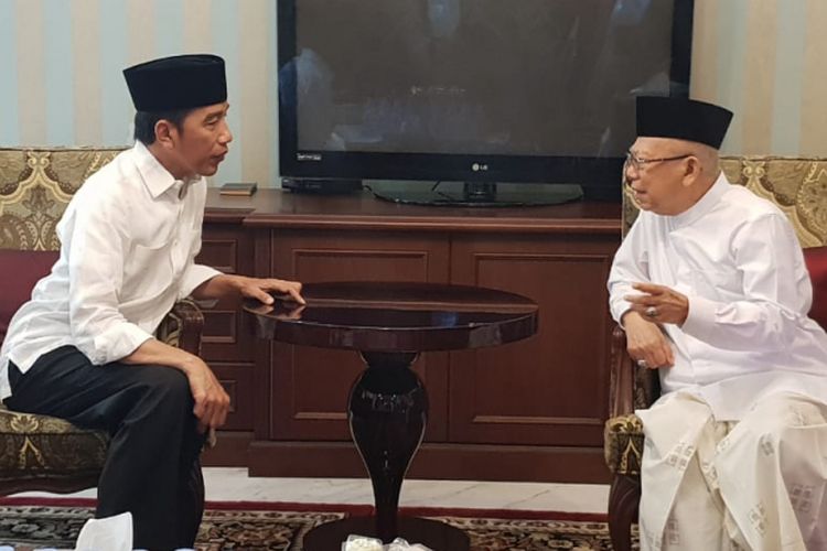 Calon presiden nomor urut 01 Joko Widodo berkunjung ke kediaman pendampingnya, Maruf Amin, Jumat (28/12/2018) siang.