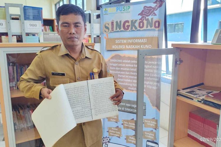 Kisah Pustakawan Ropadi, dari Penjaga Malam, Tenaga Keliling, hingga Penjaga Naskah Kuno Cirebon