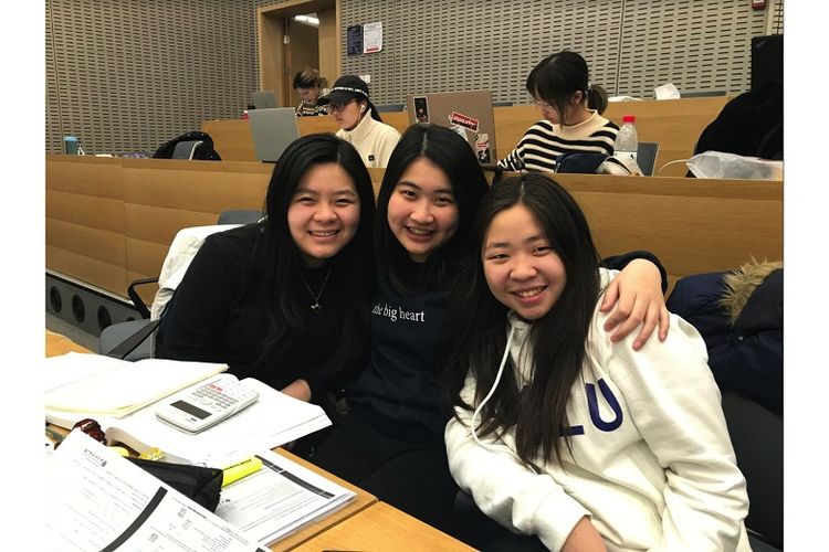 Audrey dan teman-temannya di XJTLU.