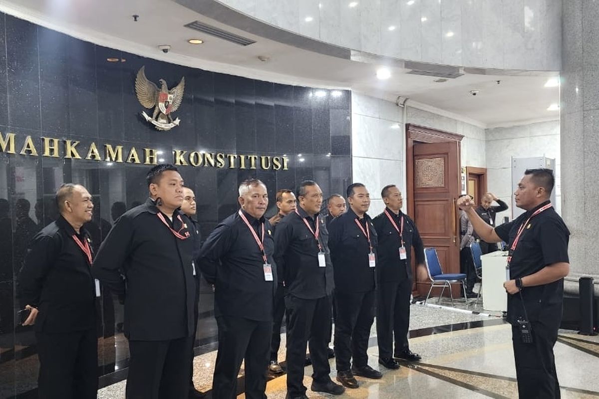 Mengantuk dan Main HP Saat Sidang Sengketa Pilkada? Siap-siap Ditegur Polisi