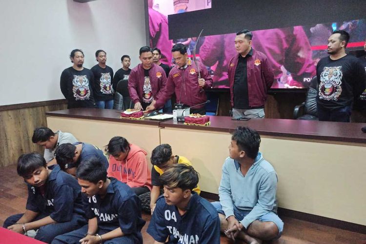 Kapolrestabes Semarang, Kombes Pol Irwan Anwar mengungkapkan pelaku penyerangan di komplek kawasan Ruko Karaoke Dargo, Semarang Timur di Mapolrestabes Semarang, Selasa (25/1/2023).