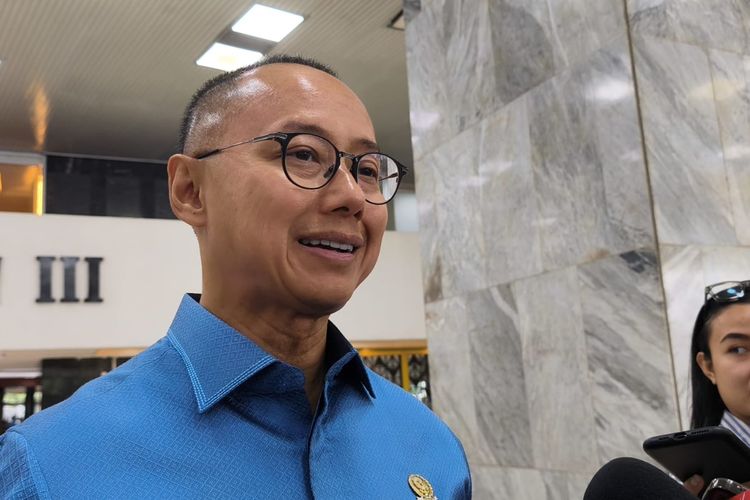 Wakil Ketua Umum (Waketum) PAN, Eddy Soeparno di Kompleks Parlemen, Jakarta, Selasa (9/12/2025). 