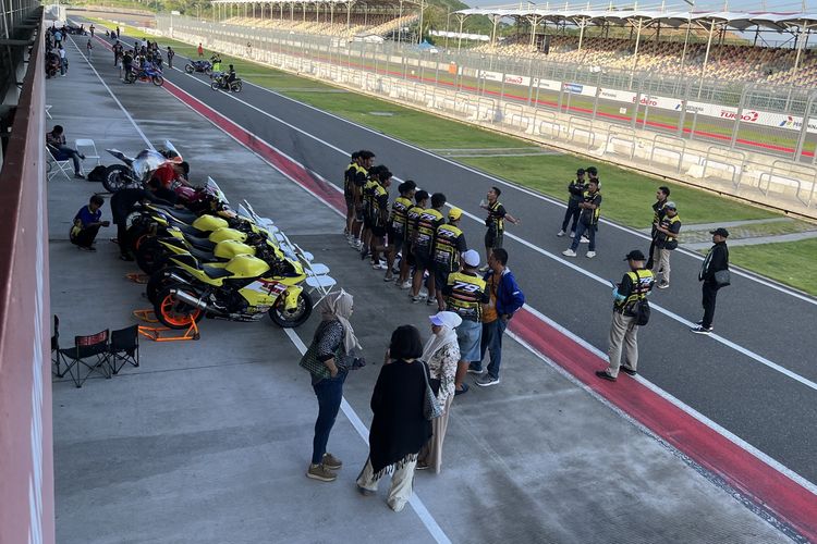 SMK Walang Jaya tampil impresif dalam ajang Idemitsu bLU cRU Yamaha Sunday Race (YSR) 2025 yang digelar di Sirkuit Internasional Mandalika, Nusa Tenggara Barat, Minggu (15/6/2025).