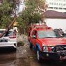 Pohon Tumbang Timpa Mobil di Cempaka Mas
