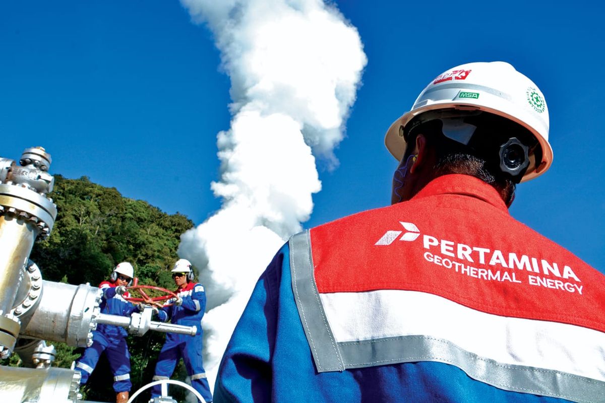 Ilustrasi para pekerja Pertamina sedang bertugas.