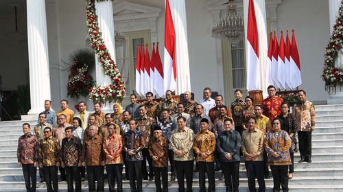 Blak-blakan Risma soal Kabinet Jokowi Tak Nyaman, Istana Bantah, TKN Tuding Dongeng Semata