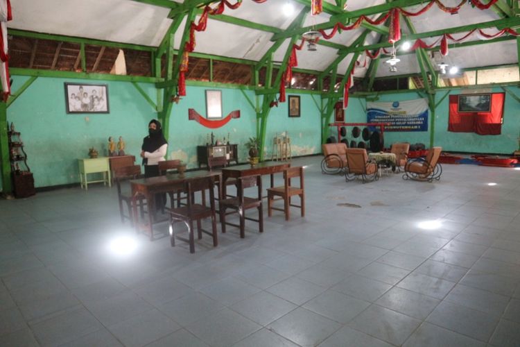 Penampakan aula di SDN Purwotengah, Kota Mojokerto, Jawa Timur. Pada masa pemerintahan kolonial Belanda, sekolah itu menjadi tempat Sukarno menempuh pendidikan dasar.