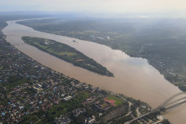 Pulau Kumala di Kabupaten Kutai Kartanegara.