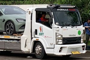 Kenapa Truk Ada yang Pakai Pelat Nomor Kuning dan Putih? Ini Artinya