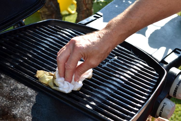 Cara Membersihkan Kerak Panggangan Sate Daging Kurban di Rumah, Simak!