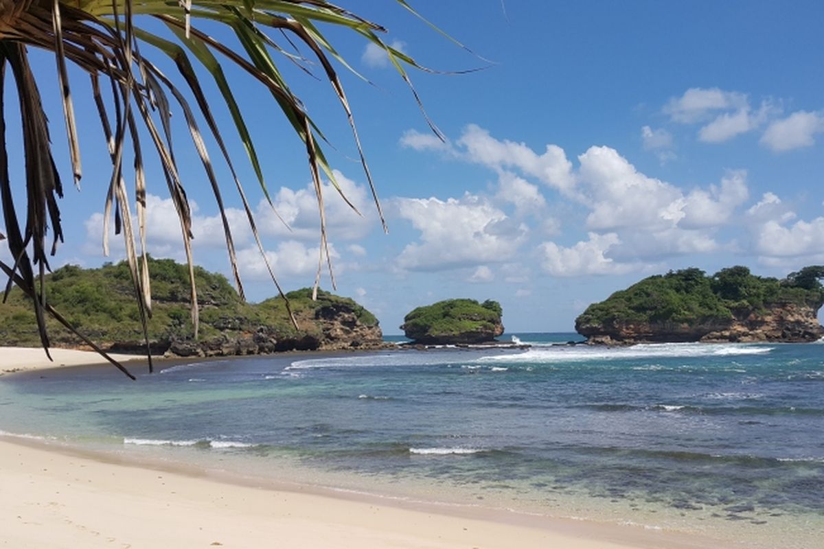 Pantai Watu Karung di Pacitan, Jawa Timur