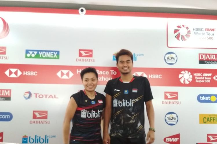 Ganda campuran Indonesia, Tontowi Ahmad/Apriyani Rahayu dalam saat menghadiri konfrensi pers seusai bertanding di Indonesia Masters 2020 di Istora Senayan, Selaa 14 Januari 2020.