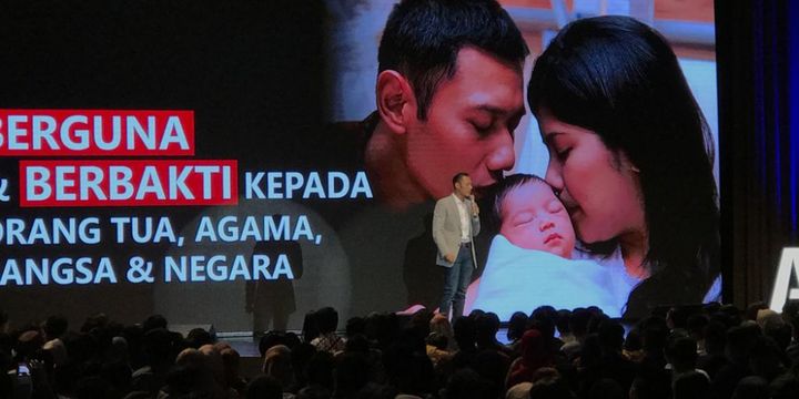 Komandan Satuan Tugas Bersama (Kogasma) Partai Demokrat Agus Harimurti Yudhoyono (AHY) saat melalukan orasi di XXI Ballroom Djakarta Theater, Jakarta, Jumat (3/8/2018)