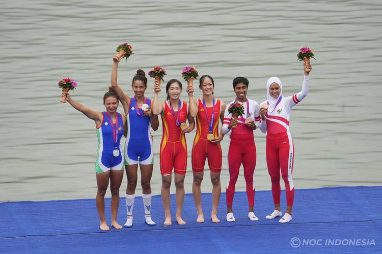 Tim dayung mempersembahkan medali pertama untuk Indonesia di Asian Games 2022 Hangzhou, Minggu (24/9/2023). Pedayung Merah Putih, Chelsea Corputty dan Mutiara Rahma Putri berhasil meraih medali perunggu pada nomor lightweight women double sculls.