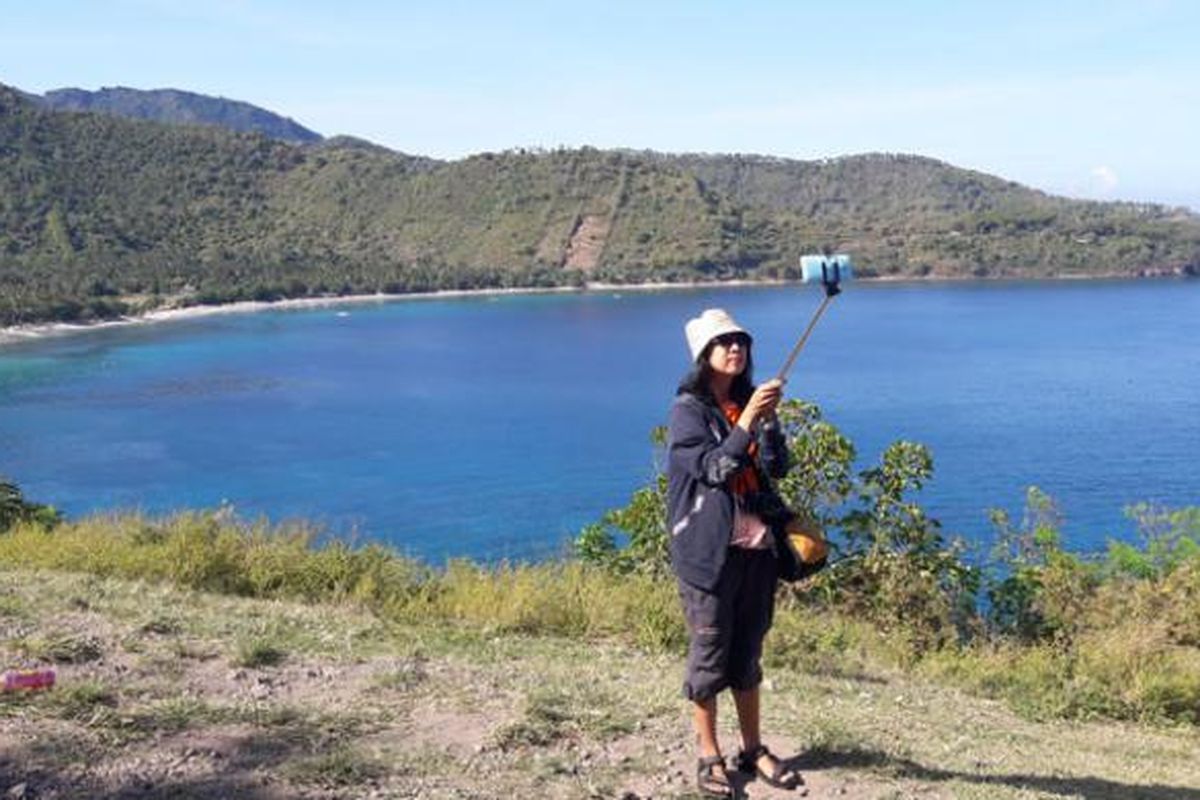 The panoramic sunset views you get at Malimbu Hills makes it one of the best places to visit in Lombok, Indonesia.