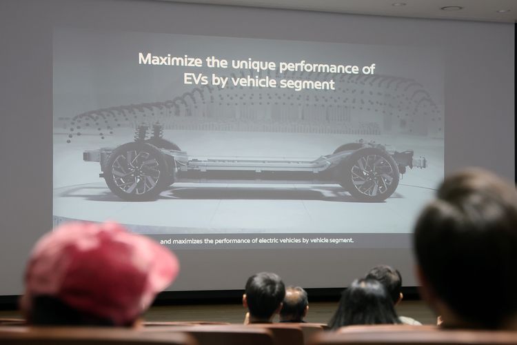 Presentasi platrorm mobil listrik Hyundai di Korea Selatan.