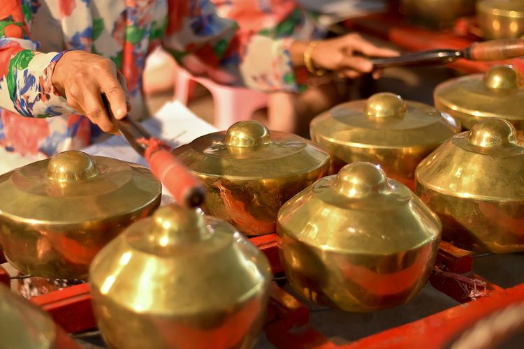 Ilustrasi alat musik gamelan. Peribahasa Jawa adalah bagian dari sastra yang bermakna positif. 