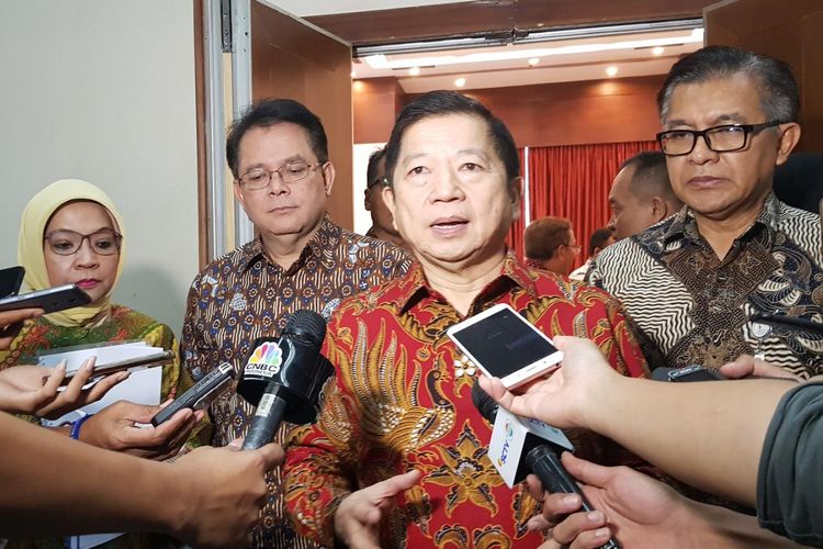Menteri PPN/Bappenas Suharso Monoarfa usai rapat soal pemindahan ibu kota baru di Kantor Kementerian PPN/Bappenas, Menteng, Jakarta Pusat, Jumat (15/11/2019).