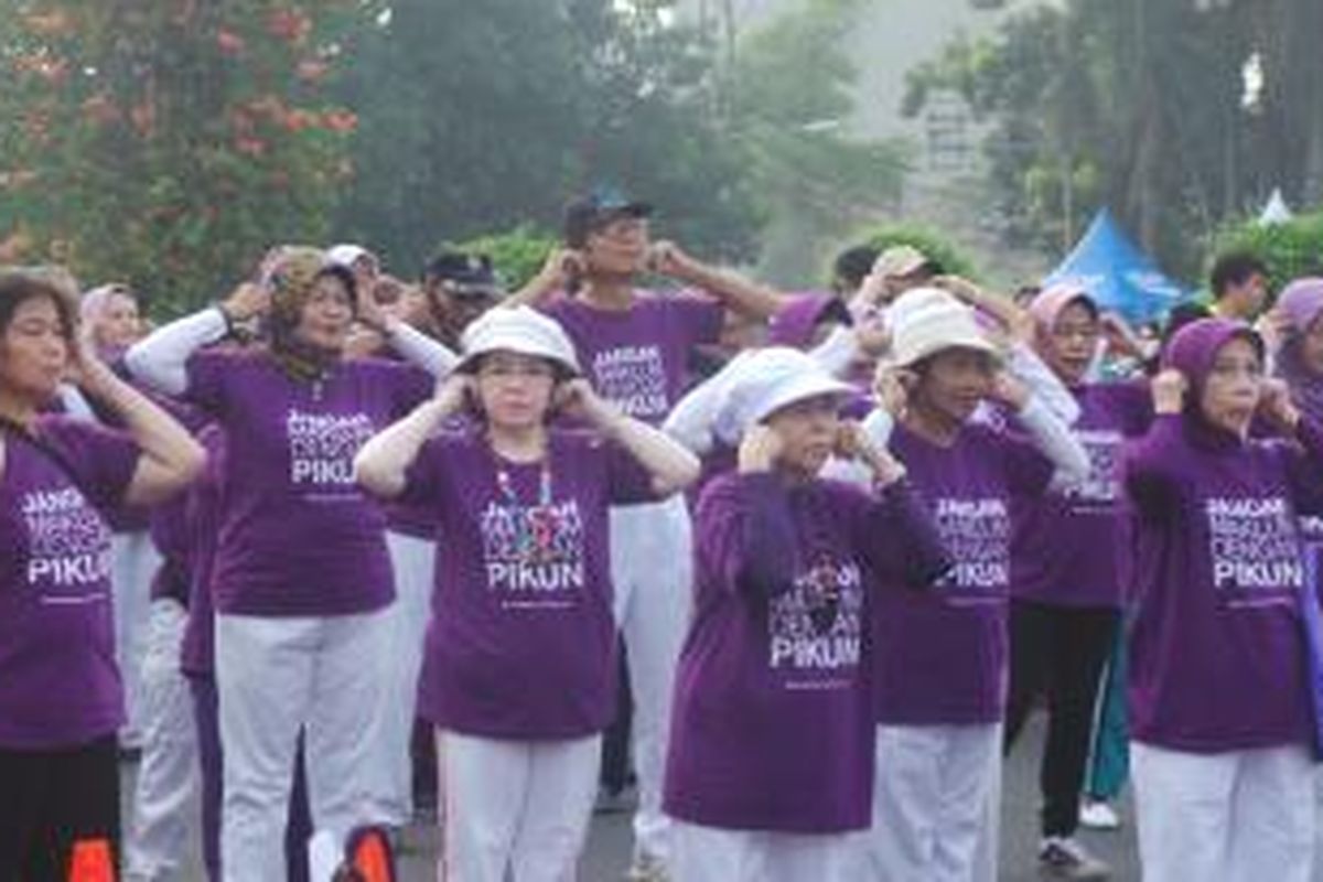 Jalan sehat Peduli Alzheimer di kawasan Thamrin, Jakarta, Minggu (21/9/2014).