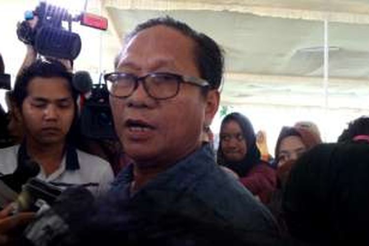 Sutradara Dedi Setiadi dijumpai di Resmob Mapolda Metro Jaya, Jakarta Selatan, pada Rabu (14/9/2016), sehabis menjalani pemeriksaan oleh polisi terkait kasus dugaan kepemilikan senjata api secara ilegal oleh Gatot Brajamusti.