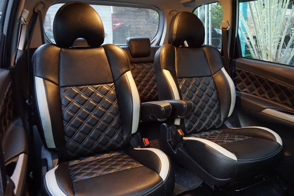 Toyota Avanza memakai jok captain seat pada baris keduanya