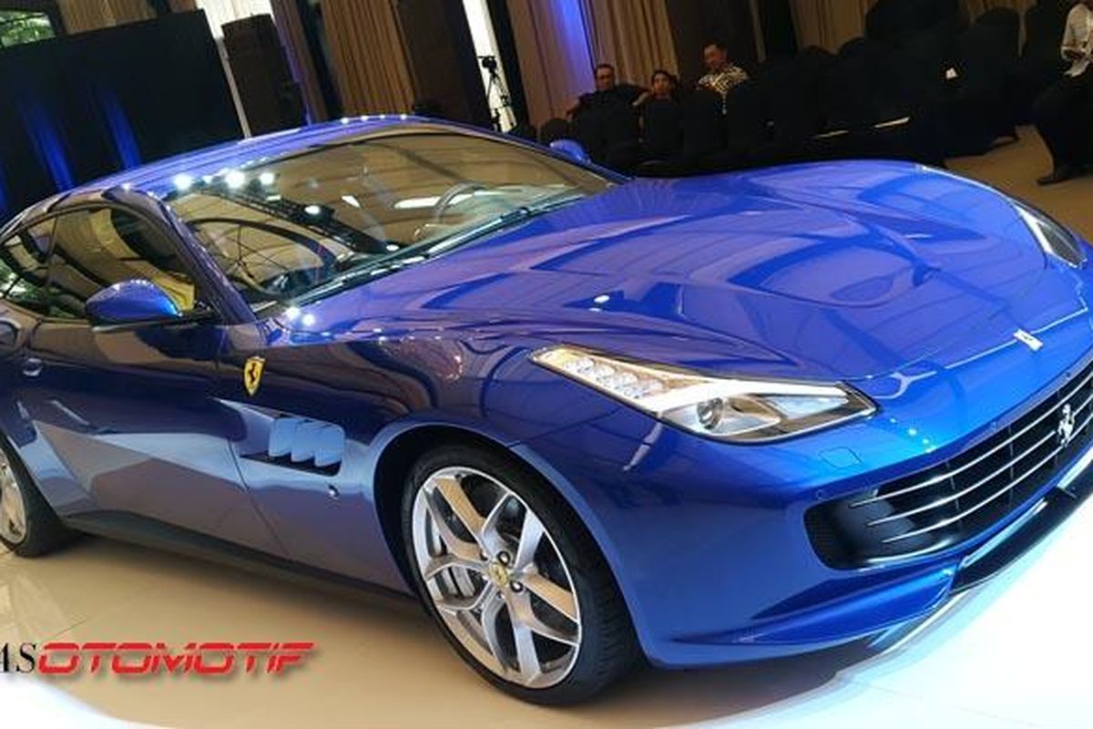 Ferrari GTC4Lusso T resmi diluncurkan di Indonesia, Kamis (17/11/2016)