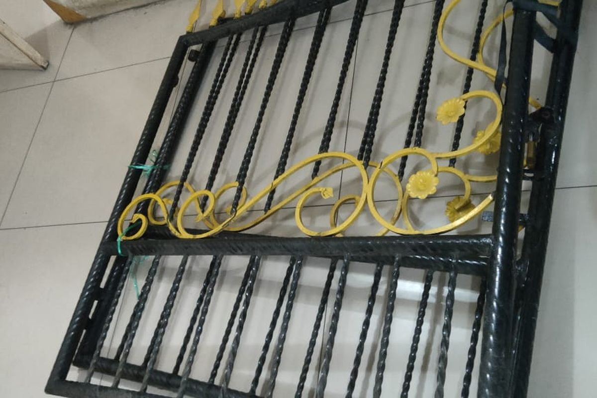 Barang bukti pagar yang dicuri 2 maling yang viral di media sosial saat beraksi di Kecamatan Medan Amplas, Kota Medan, Sabtu (29/7/2023)