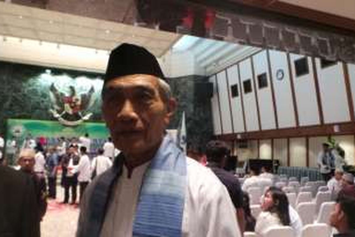 Mardani, Marbut Masjid Darul Hasyim, Kembangan Utara, Jakarta Barat, merupakan salah satu marbut yang diberangkatkan umrah oleh Pemprov DKI Jakarta. 