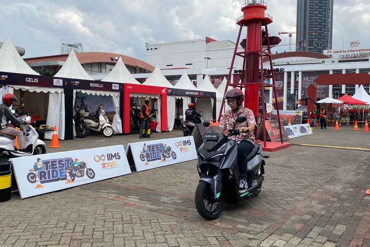 Mengetes Ion Mobility M1-S di area Test Ride IIMS 2023