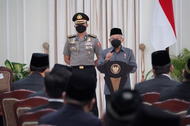 Wakil Presiden Ma'ruf Amin menyampaikan pidato saat membuka Rapat Kerja Nasional (Rakernas) ke-1 Al Jam'iyatl Washliyah di Istana Wakil Presiden, Jakarta, Jumat (10/6/2022).