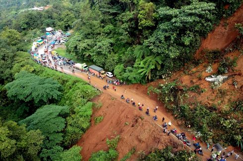 Curhat Pengemudi Bus Lintas Sumatera Soal Jalan dan Solar yang Langka