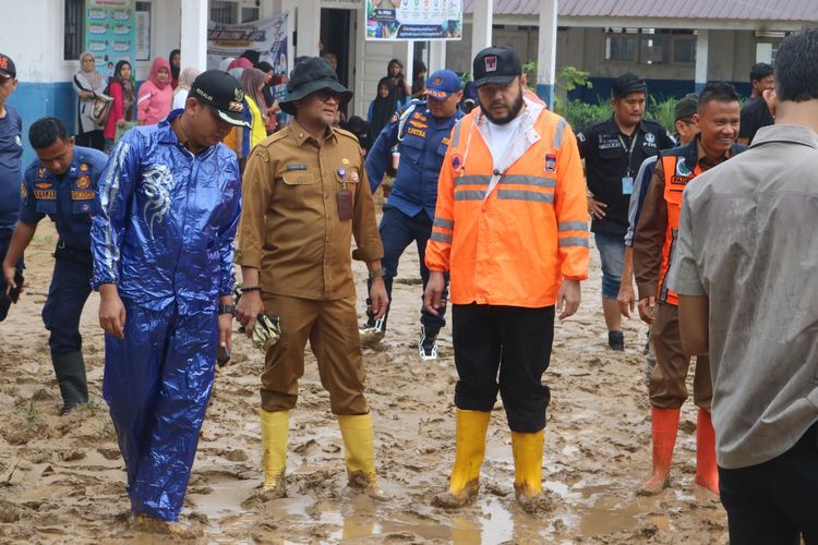 Siswa Terdampak Banjir di Padang Belum Tersentuh MBG