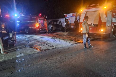 Mobil Espass Terbakar saat Isi Bensin di SPBU Kediri