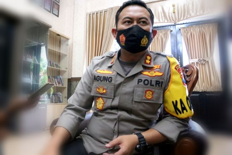 Kapolres Jombang AKBP Agung Setyo Nugroho, saat dikonfirmasi terkait beredarnya pria berseragam polisi yang terekam melakukan negosiasi denda tilang, di Mapolres Jombang, Jawa Timur.