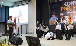 Apresiasi Dedikasi Tenaga Pendidik, Pj Gubri Berikan Hadiah Umrah Gratis untuk 4 Guru