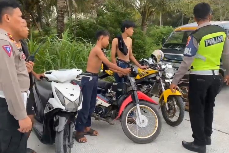 PATROLI GABUNGAN: Polres Kebumen menggelar patroli gabungan di sepanjang jalan Kawasan Tambak BUBK (Budidaya Udang Berbasis Kawasan) di Kecamatan Petanahan, Kabupaten Kebumen Jawa Tengah pada Rabu (13/3/2024).