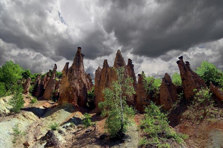 Menara batu bernama Davolja varos di Serbia.