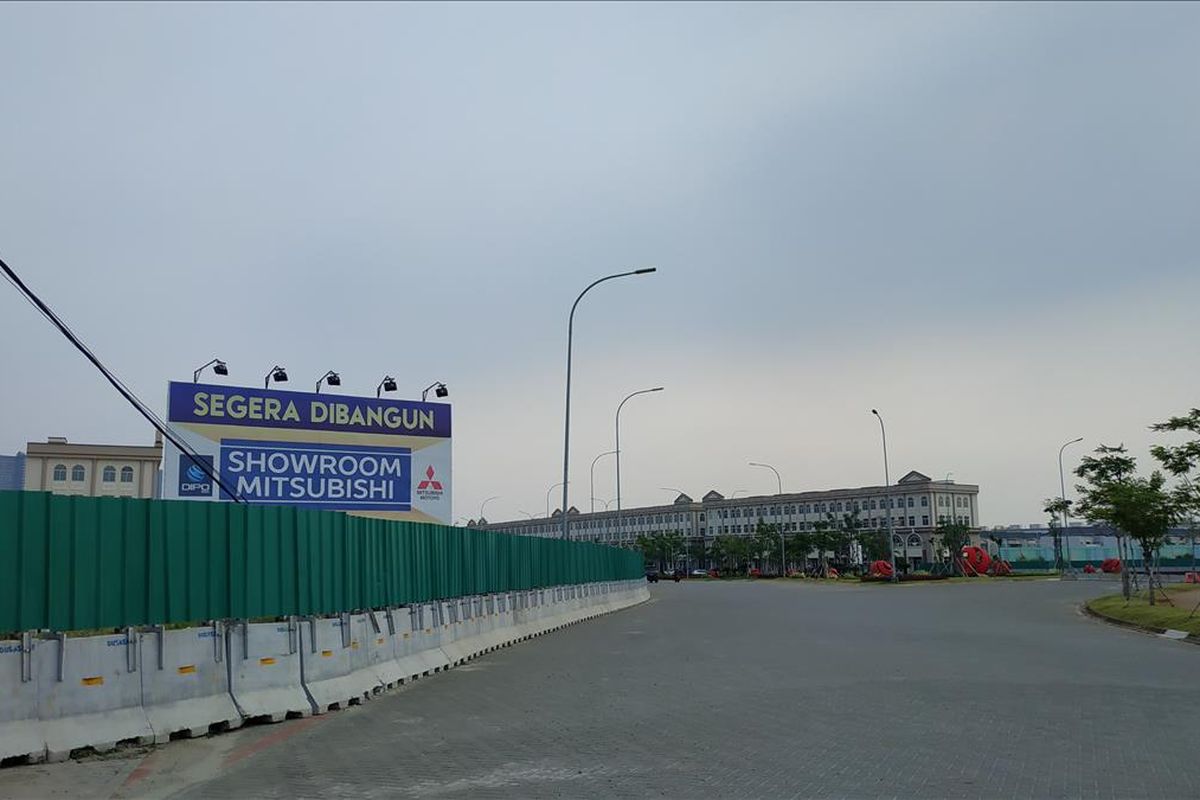 Tanda-tanda pengerjaan proyek di Pulau D, pesisir hasil reklamasi di Teluk Jakarta, Kamis (13/6/2019).