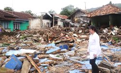 Menko Puan Berikan Bantuan dan Santunan bagi Korban Tsunami Lampung