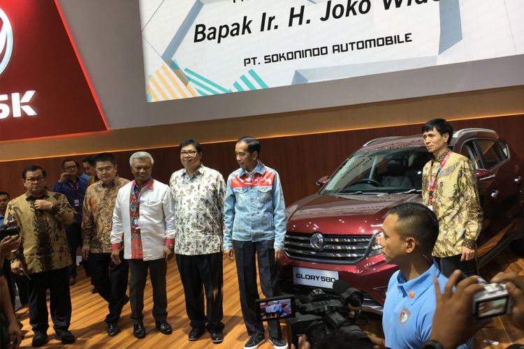 Booth DFSK (Dongfeng Sokon) yang dikunjungi Presiden Joko Widodo di pameran otomotif nasional IIMS 2018. 