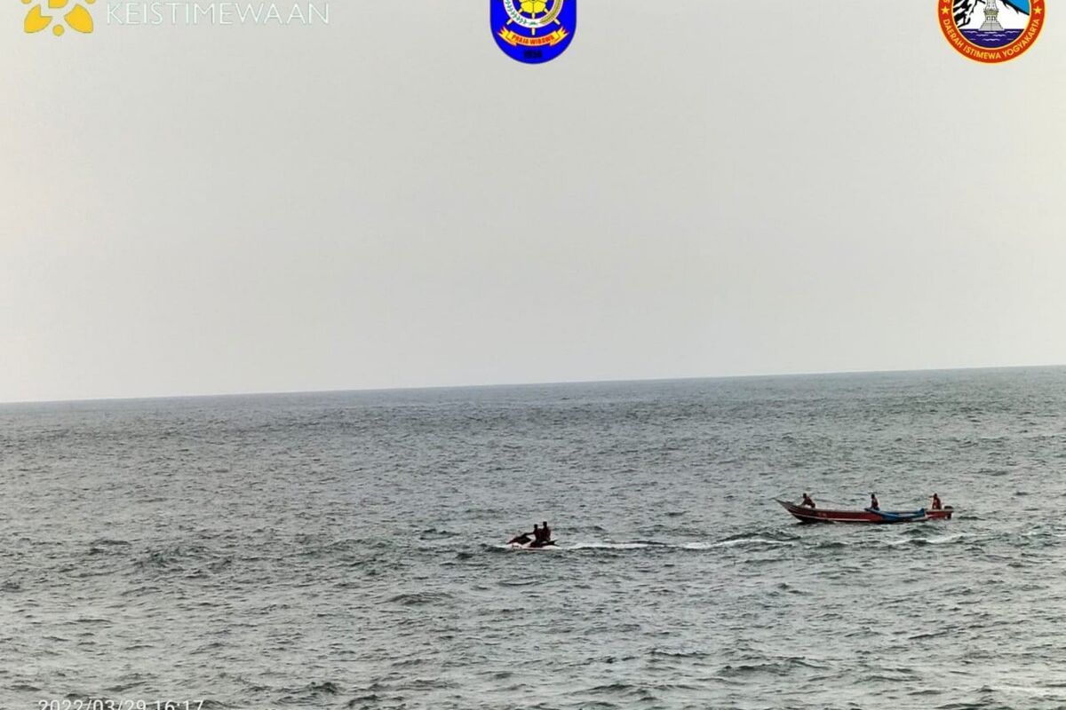 Pencarian korban Pantai Siung oleh Tim SAR Satlinmas Wilayah I Gunungkidul Selasa (29/3/2022)