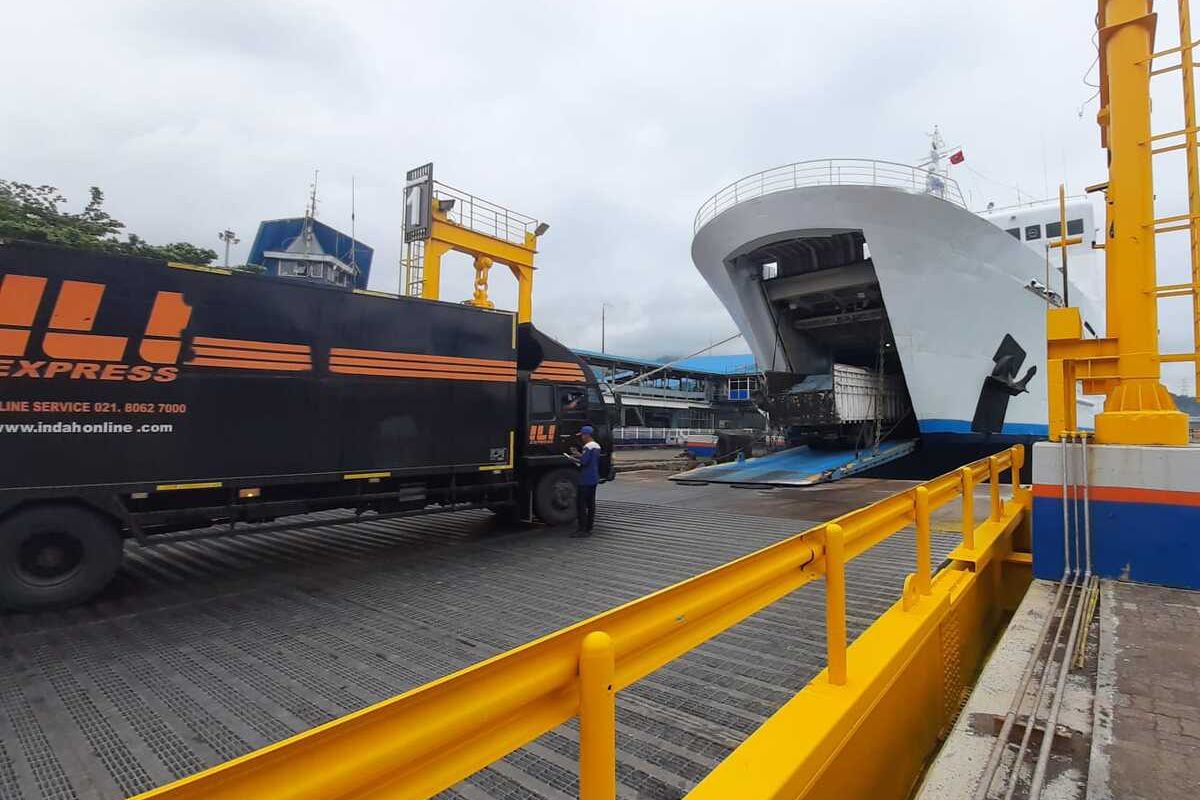 Suasana Pelabuhan Merak menjelang arus mudik Lebaran 2024. Minggu (31/3/2024).