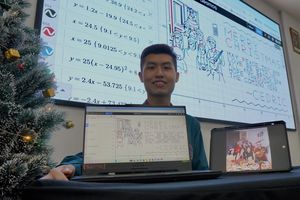 Dari Angka ke Kenangan Natal, Mahasiswa Ubaya Mengubah Persamaan Matematika Jadi Potret Keluarga