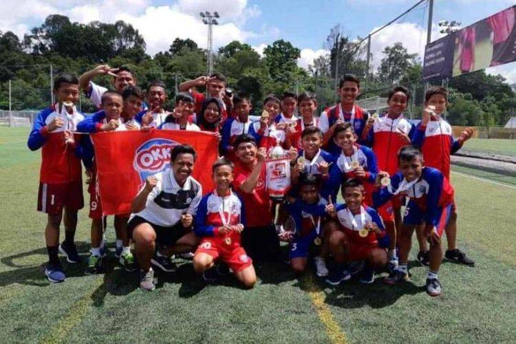 Okky Youth Soccer Team mengalahkan tim tuan rumah JSSL Singapura 7-2 di final rurnamen Singacup yang berlangsung 5-8 November.