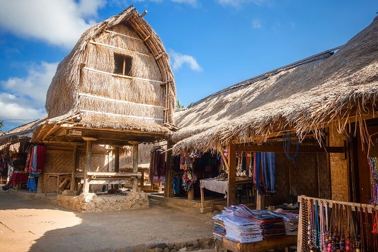 Tempat wisata bernama Desa Wisata Sade di Kabupaten Lombok Tengah, Nusa Tenggara Barat (SHUTTERSTOCK/Farizun Amrod Saad).