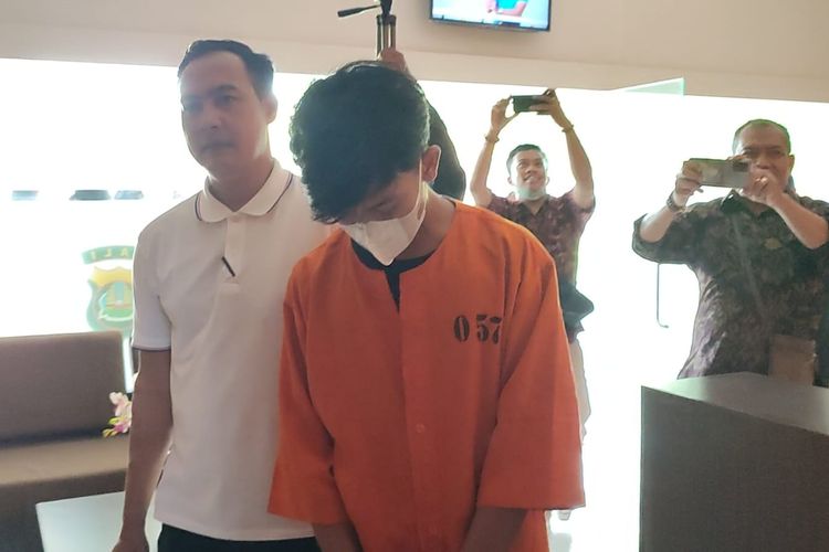 KA (19) pelajar di Buleleng, Bali ditangkap polisi karena setubuhi pacarnya yang masih di bawah umur dan videonya viral di media sosial.
