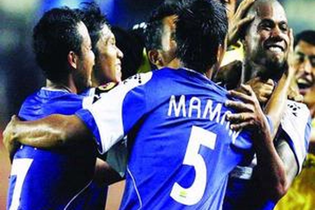 Para pemain Persib saat merayakan gol.