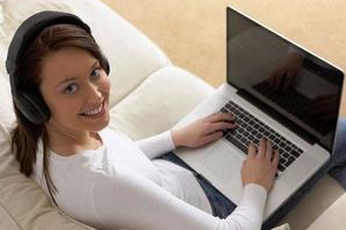 Fan page yang menarik secara visual, dan di-update secara konstan pasti akan disukai pengunjung. 